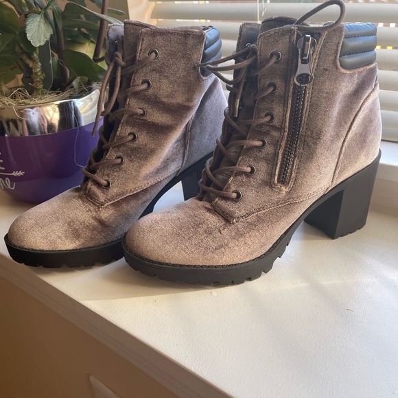 Heeled combat boots. - Picture 2 of 8